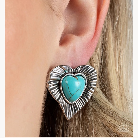 Rustic Romance Earrings. NWT - Picture 3 of 3